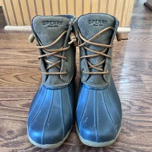 WORN ONCE ! Sperry women’s saltwater duck boot.